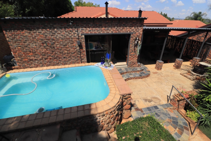 5 Bedroom Property for Sale in Langenhovenpark Free State